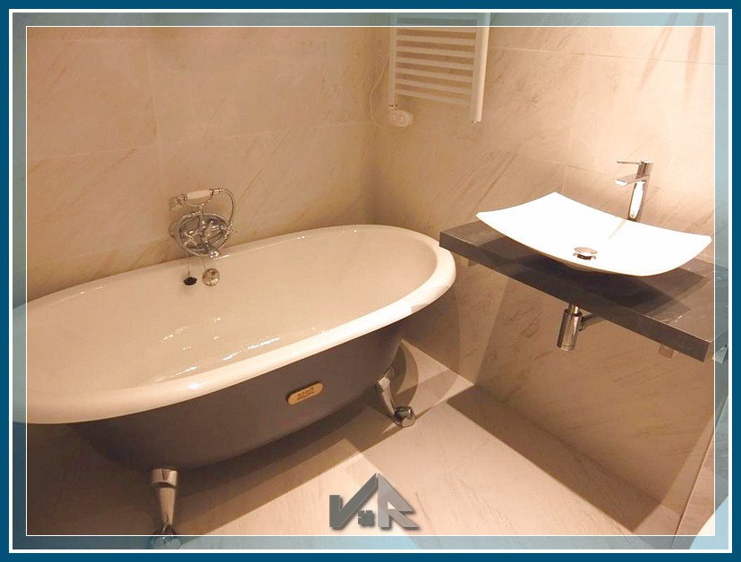 baño reformado en Benimaclet Valencia con bañera fundición gris