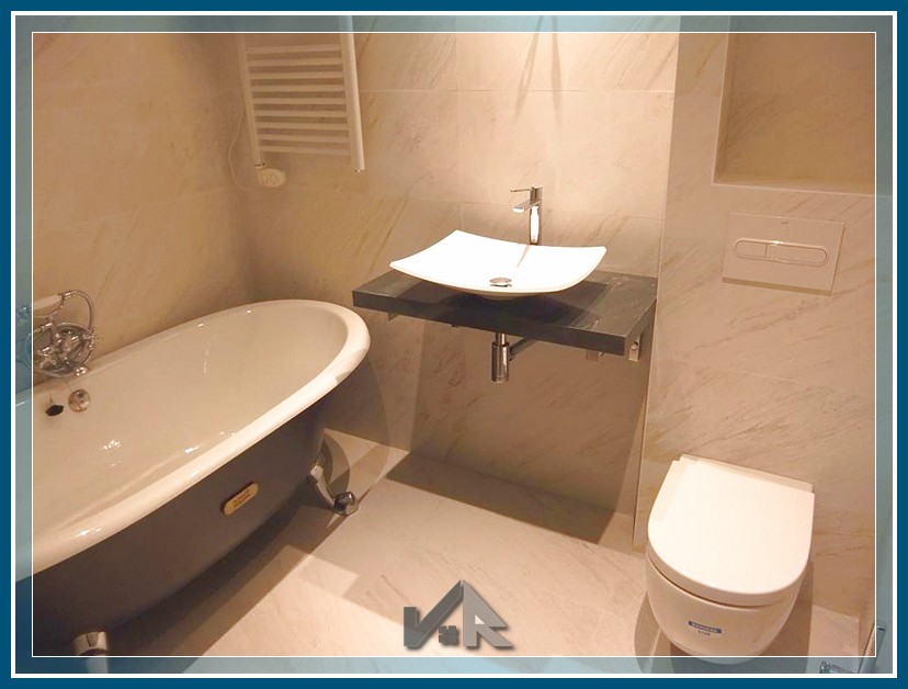 baño pequeño moderno con bañera en Valencia ciudad