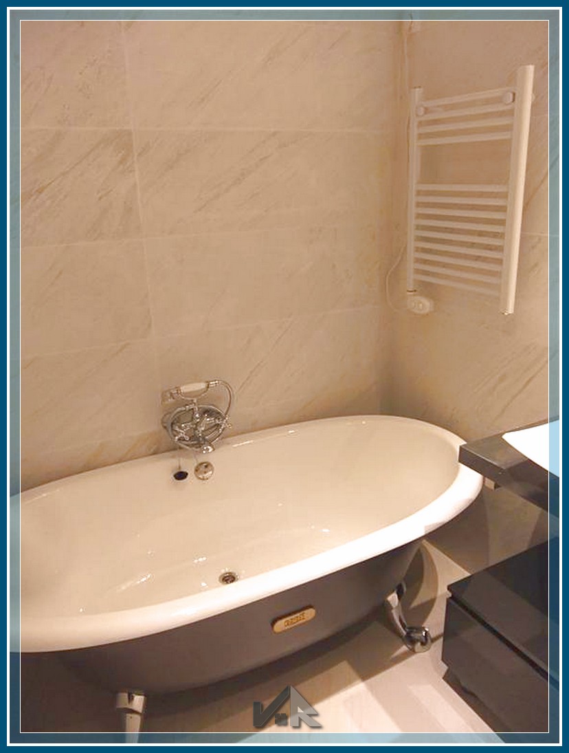 porcelain tile bathroom renovation by Valencia-Reformas.es