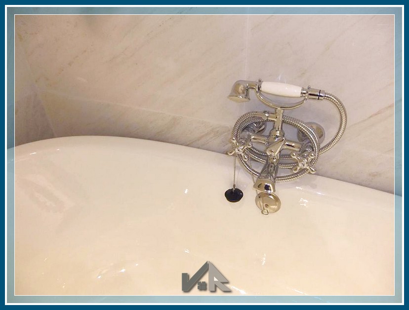 modern grey bathroom with freestanding bathtub in Benimaclet