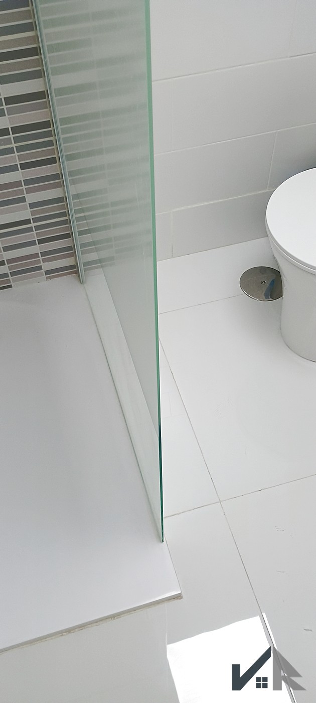 Detalles del mobiliario clínico blanco - White clinical furniture details