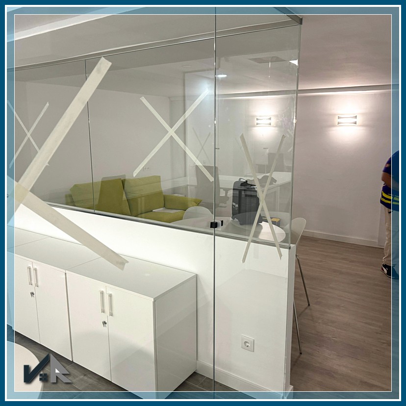 Zona de almacenamiento integrada en el diseño | Storage area integrated into the design