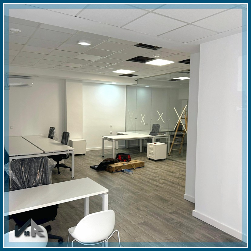 Acabados del techo y luminarias empotradas | Ceiling finishes and embedded lights
